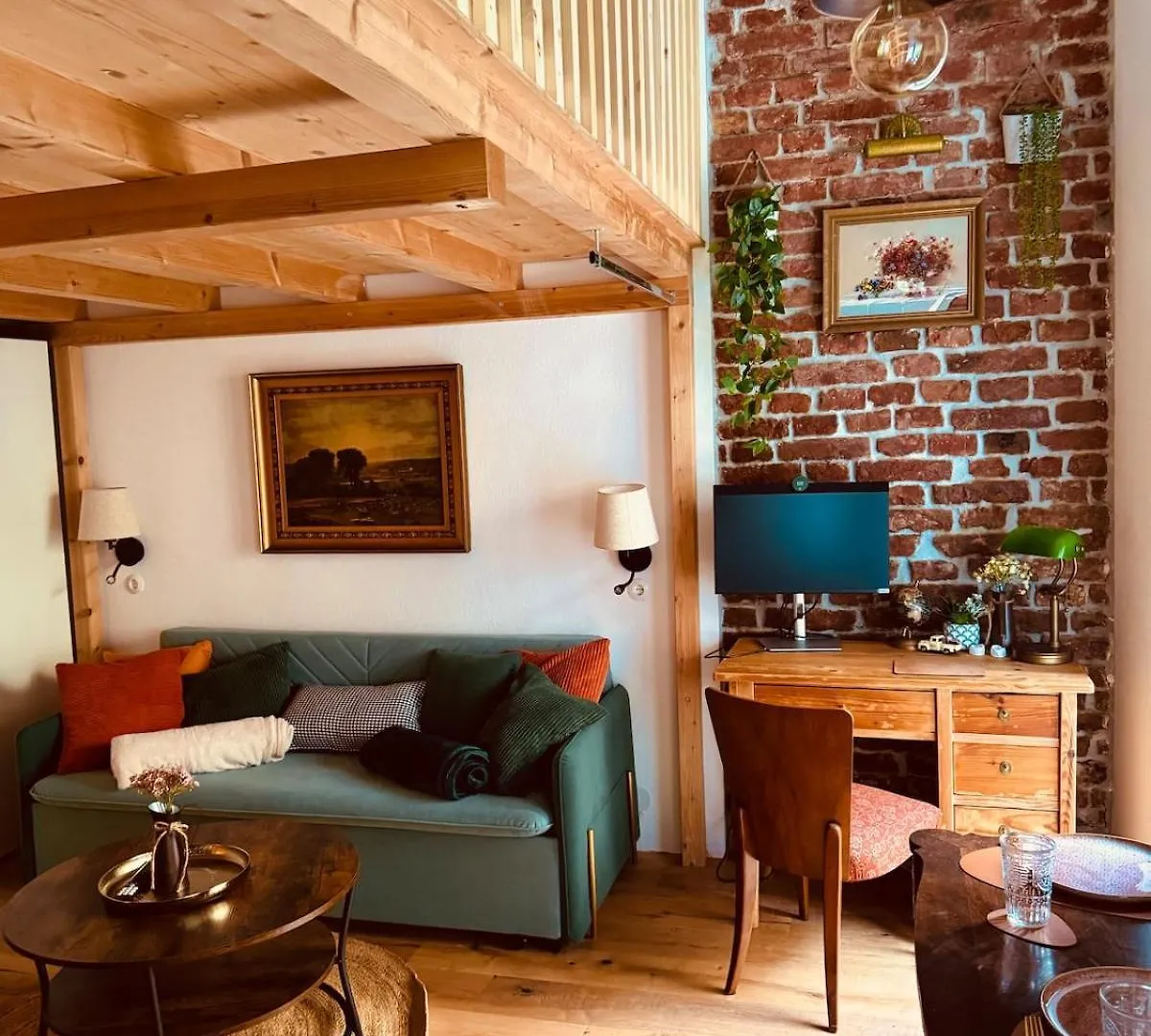 Urban Hideaway Cozy Loft, Green Courtyard And Ac Wien Lägenhet